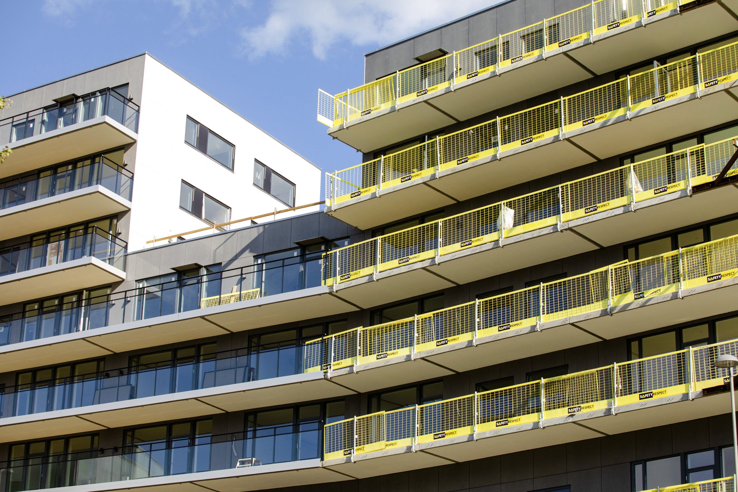 Oslo  20190802. 
 En ny boligblokk bygges i Kværnerbyen i Oslo. 
 Foto: Audun Braastad / NTB