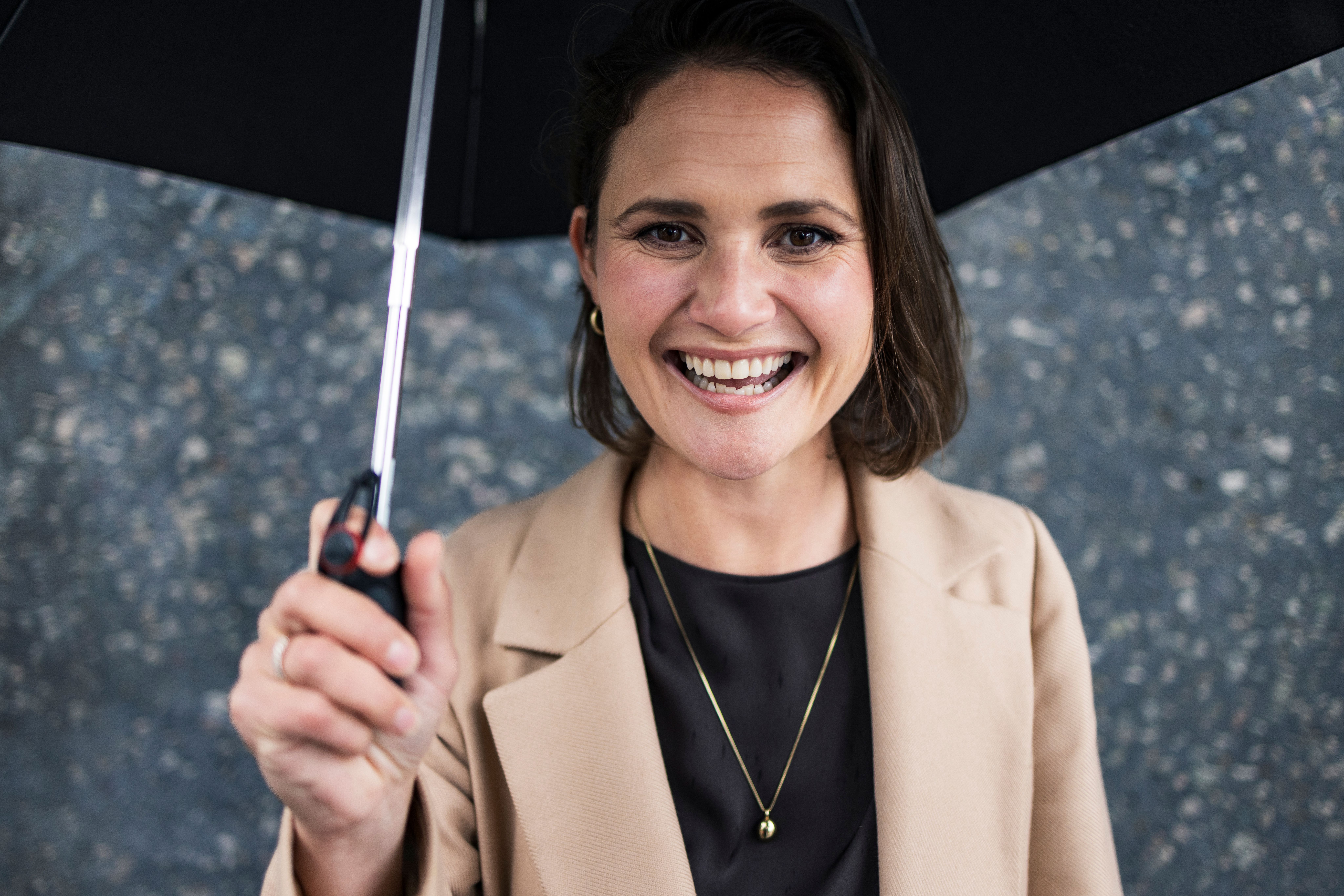 Blikkfang: Kari Nessa Nordtuns blide åsyn dukker opp flere steder i Stavanger.