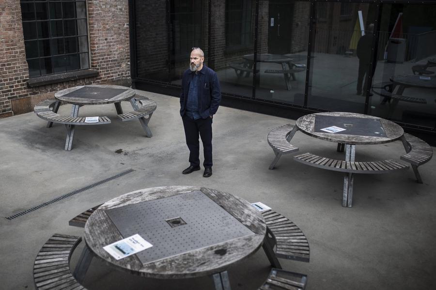 Rektor Måns Wrange ved Kunsthøgskolen i Oslo trekker seg. – Et demokratisk nederlag, sier ansatt ved Khio.