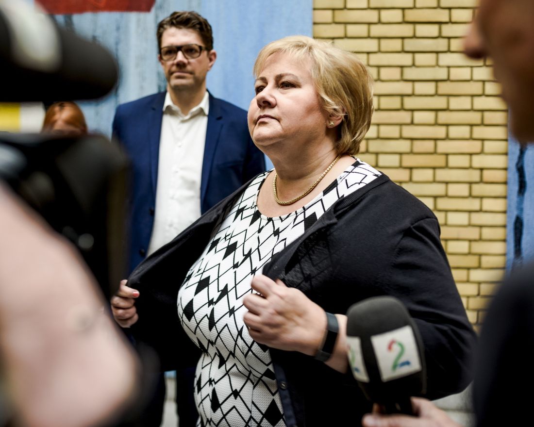 Oslo 18.04.18: Statsminister Erna Solberg intvervjues i vandrehallen etter Stortingets spørretime. Foto: John Trygve Tollefsen