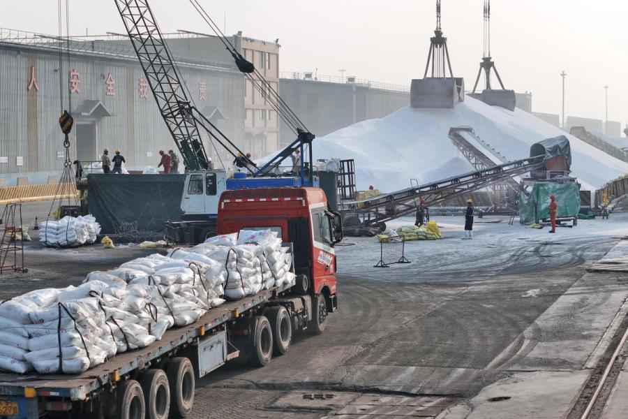 Verden har enda ikke innsett hvor alvorlige de globale konsekvensene av Iran-krigen er, sier økonom Gregor Semieniuk.