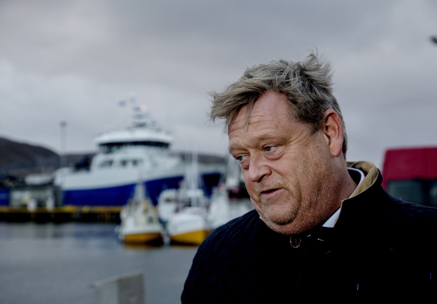 Fiskeriminister Harald Tom Nesvik  lover en endring i kvotesystemet, men han vil ikke ta goder fra trålerne og gi til kystfåten.