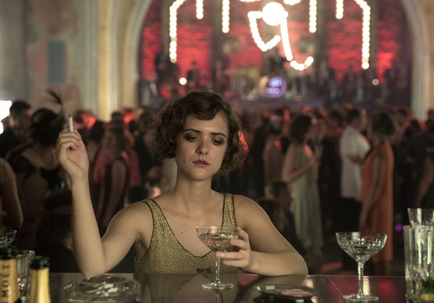 Charlotte Ritter (Liv Lisa Fries) er en ung kvinne fra fattige forhold som livnærer seg på deltidsprostitusjon, men som har ambisjoner om å bli politietterforsker.