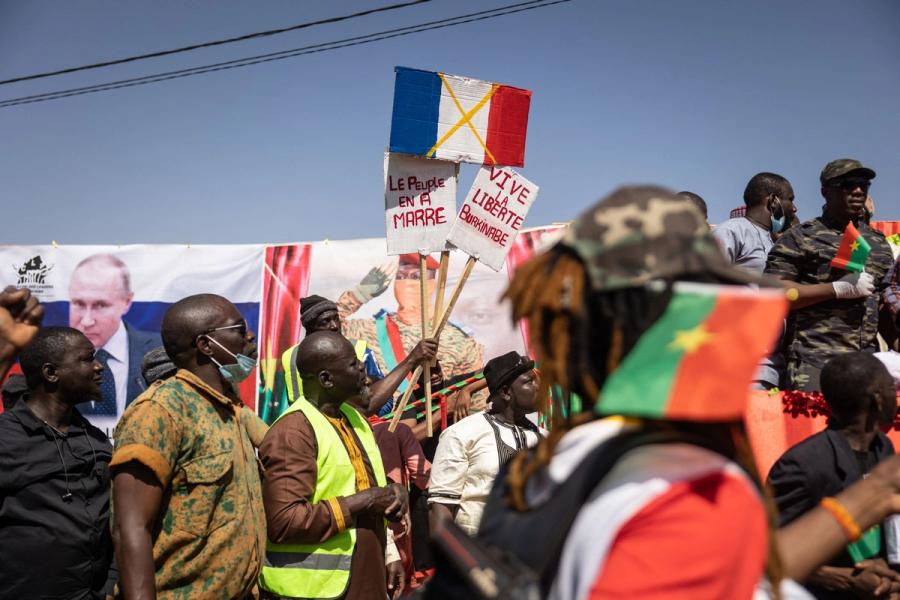 France Dégage, «Frankrike, kom deg ut!», er en brei bevegelse som krever langt mer enn at franske militære skal trekke seg ut av Sahel-regionen.