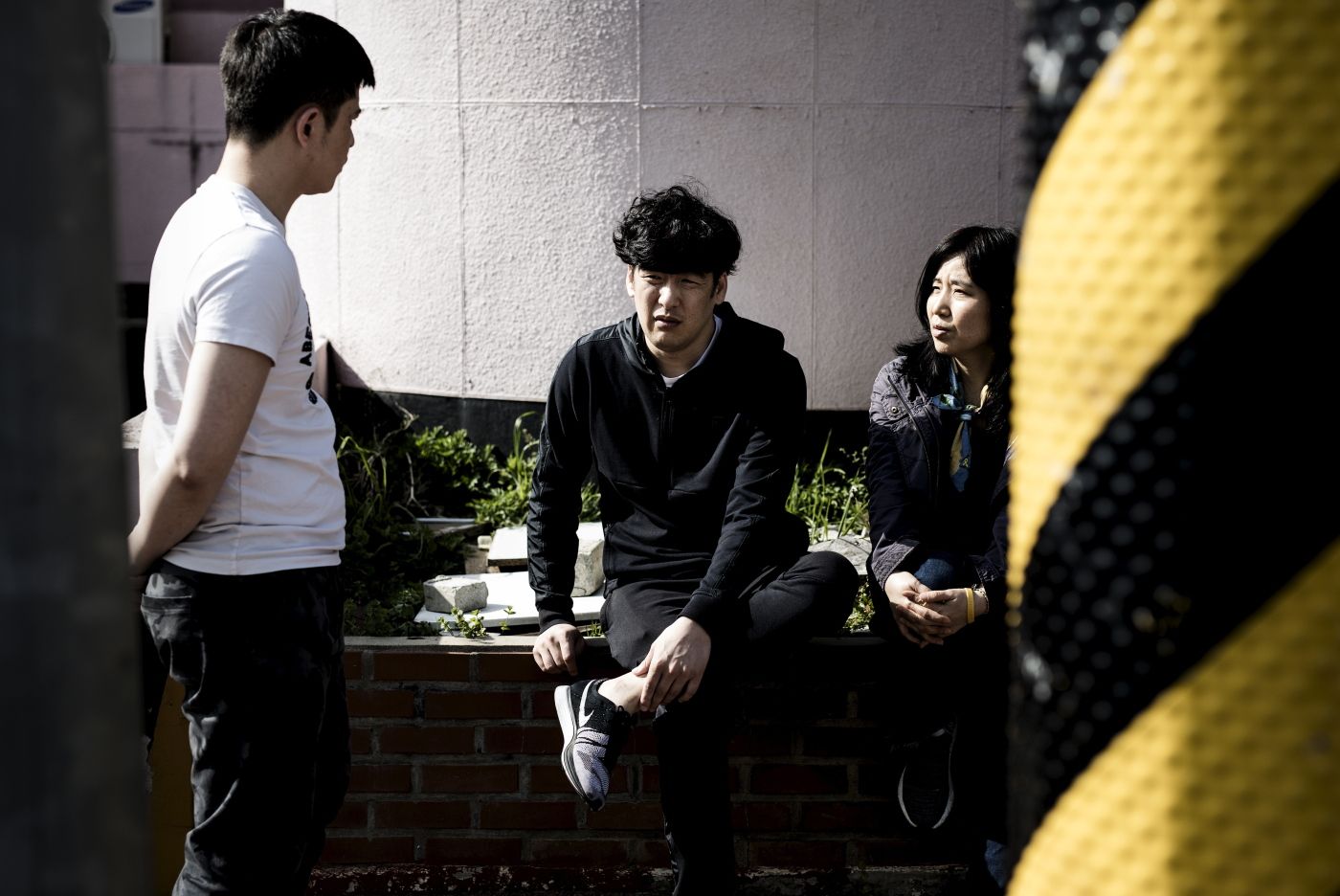 Changwon, Sør-Korea, April 2018. Fra venstre Kang Myoung Ho og Sim Gyu Young. Fotografier til dokument om ulykken med Martin Linge plattformen. Foto: Christopher Olssøn.