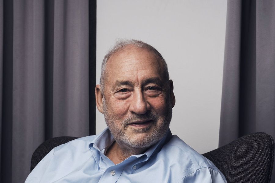 Den nobelprisvinnende økonomen Joseph Stiglitz maner til ideologisk oppgjør.