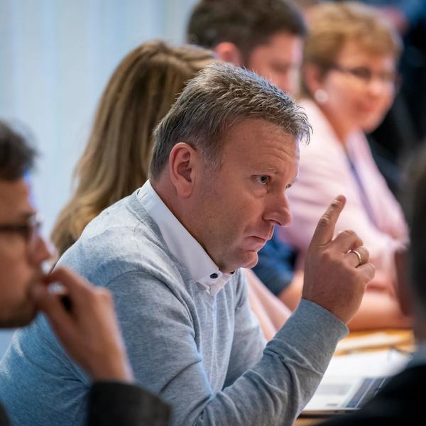 Forsvarer Rustads medlemskap