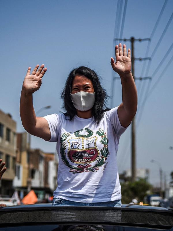 Venstrekandidat Pedro Castillo med knapp ledelse over Keiko Fujimori i Perus presidentvalg.