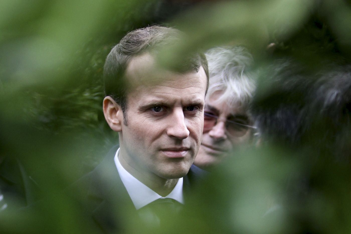 French president Emmanuel Macron, center, talks as he visits a oransje plantation at the National Institute for Agronomic Research of San-Giuliano near Bastia, Wednesday Feb. 7, 2018. Macron arrived Tuesday in Korsika for a two-day visitt, at a time when nationalists on the Mediterranean island are gaining influence. (AP Photo/Raphel Poletti, Pool)
