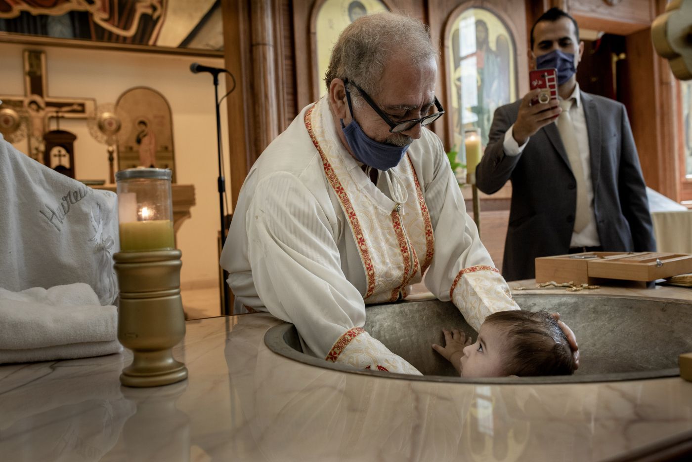 Beirut, Libanon. Etter eksplosjonen i havnen 4. august der demonstanter tvang regjeringen til ‡• g‡• av, har det v‡¶rt lite protester. Mange ‡¶nsker at Revolusjonen skal holde frem. L‡¶rdag 3. oktober var det igjen fors‡¶k p‡• ‡• f‡• folk ut i gatene. Fremm‡¶tet var labert. Dagen etter, 4. okt var det to m‡•nedersmarkering langs veien for dem som ble drept.