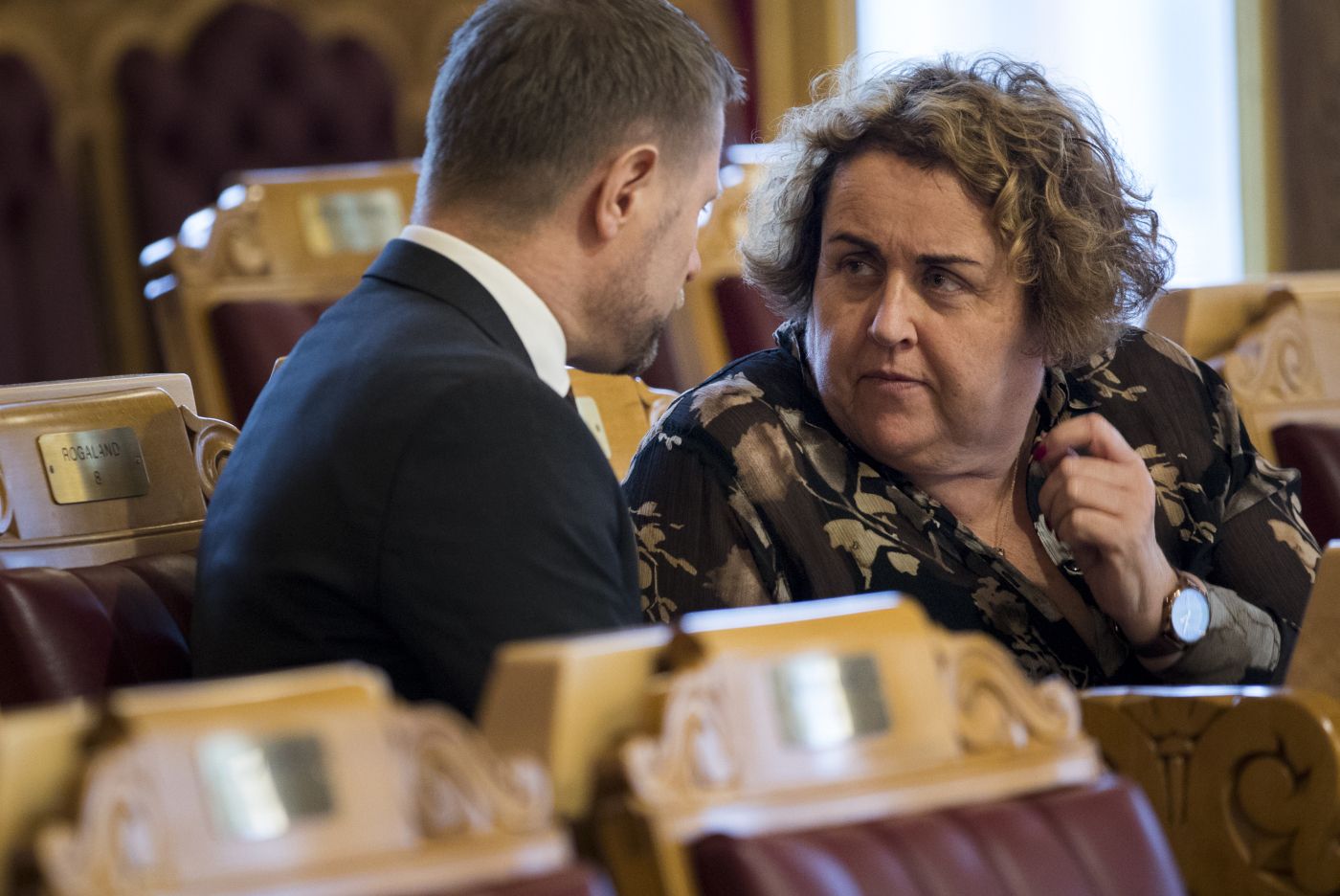 Olaug Bollestad (Krf) og helse- og omsorgsminister Bent Høie (H), i Stortinget. 
  
 Foto: Tom Henning Bratlie
