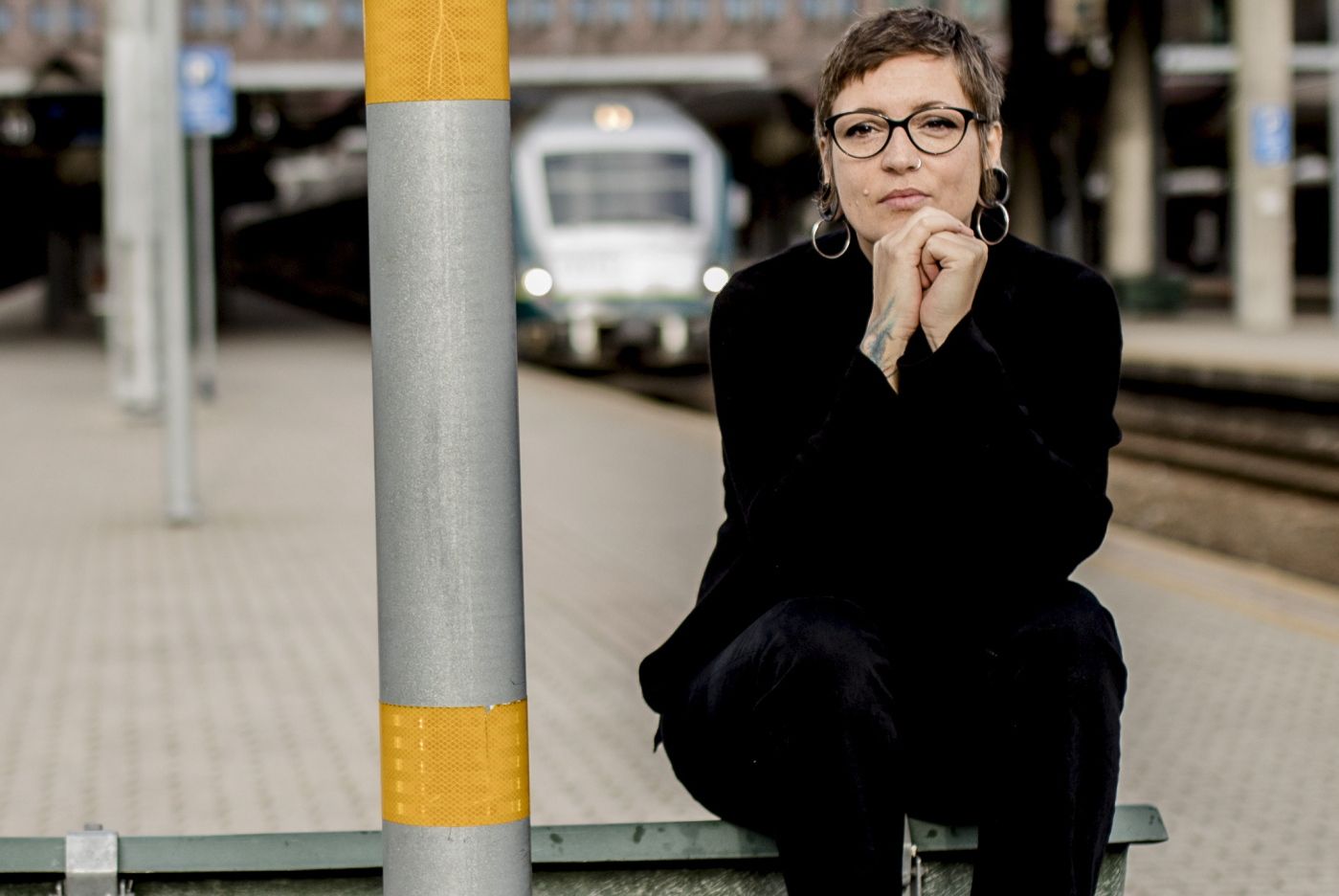 LIVET. Sara Bell, fagforbundet Bergen- 
 Bildet er tatt på Oslo S. Bell er tidligere husokkupant.