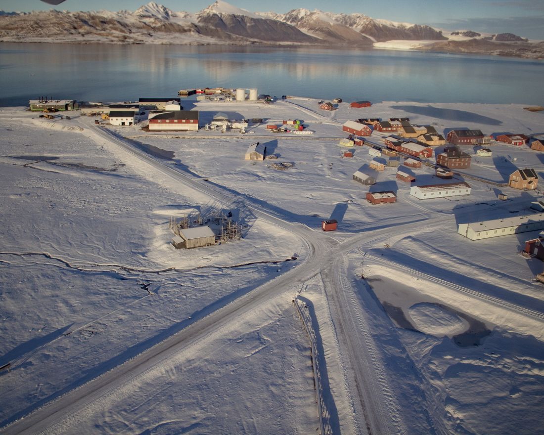 Ny-Ålesund  20180918. 
 Oversiktsbilde av Ny-Ålesund på Svalbard. 
 Foto: Are Føli / NTB scanpix