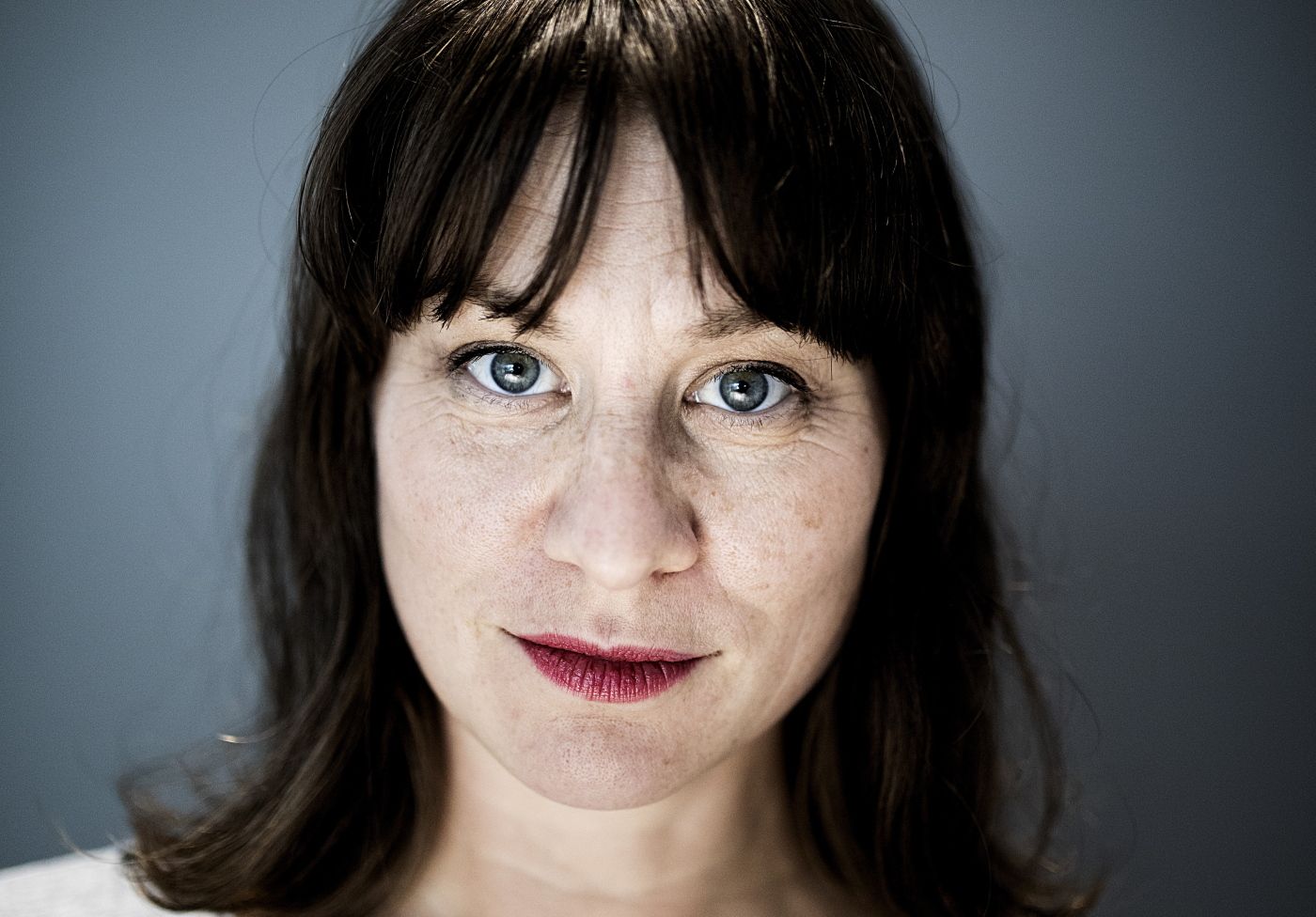 Oslo, Norge, 18.09.2018. Kulturbyråd Rina Mariann Hansen lanserer forsøksordning med pressestøtte for lokalmedier i Oslo. Her er hun sammen med Redaktør Karl Andreas Kjelstrup i Nordre Aker avis/Sagene avis og redaktør Fredrik Eckhoff i Akersposten. Foto: Christopher Olssøn.