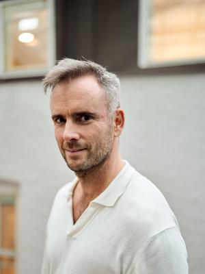Agnes Nærland Viljugrein: Magnus Marsdal er stuck på åttitallsfest