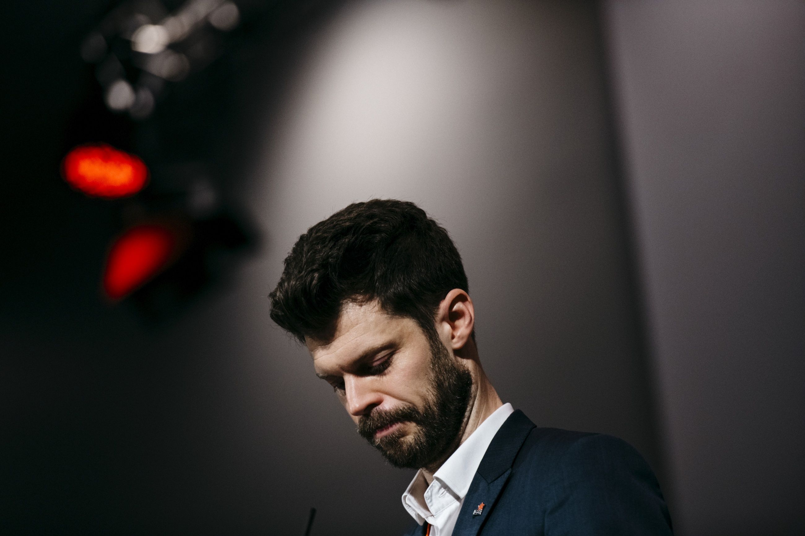 TYVERI: Rødt-leder Bjørnar Moxnes fikk bot for å ha stjålet solbriller på Gardermoen for to uker siden.