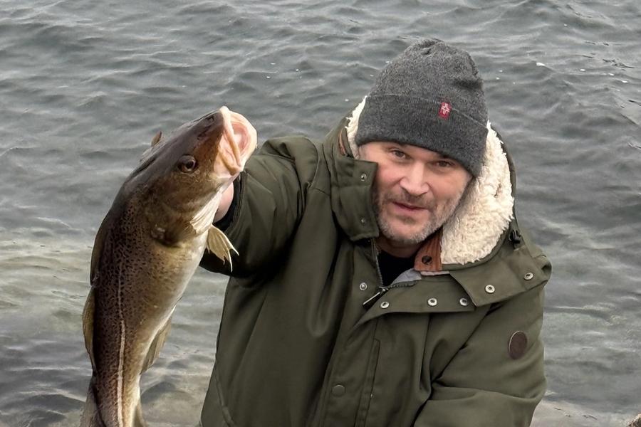 Rikard Spets (54) har ikke tid til å skrive spenningsromaner. Nå lever han valgthrilleren istedenfor. 