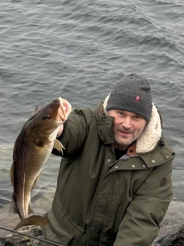 Rikard Spets (54) har ikke tid til å skrive spenningsromaner. Nå lever han valgthrilleren istedenfor. 