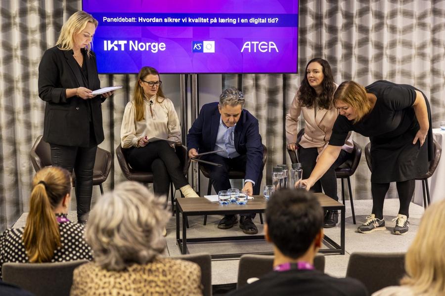 Klassekampen ble med da aktører innen læringsteknologi diskuterte «kvalitet på læring i en digital tid». 