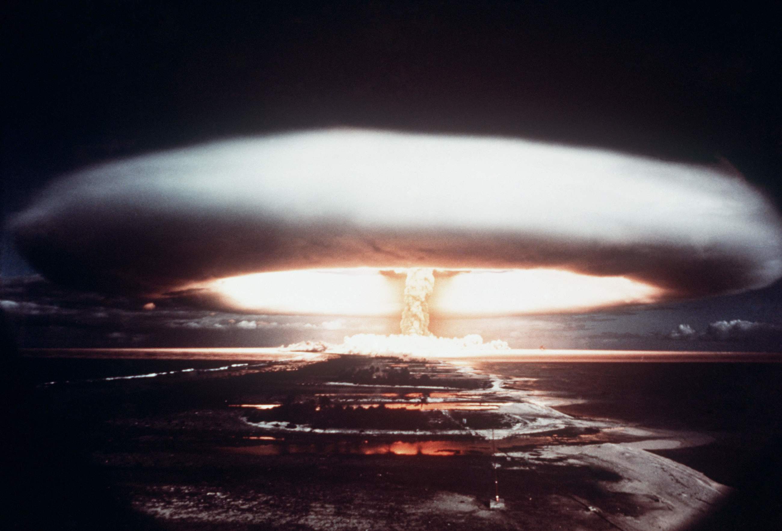 Atomsky: Fransk atomprøvesprengning i Fransk Polynesia i 1971.