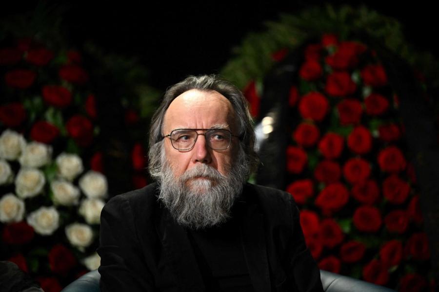 Donald Trumps utstrakte hånd har splittet den russiske eliten i to leirer