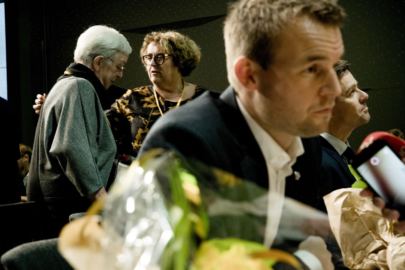 Partiledelsen i Krf. Knut arild hareide, kjell inge ropstad og Olaug Bollestad. Ekstraordinært landsmøte på Scandic Gardermoen. Det skal stemmes over hvilken retning krf skal gå- hvilken regjering de skal støtte.