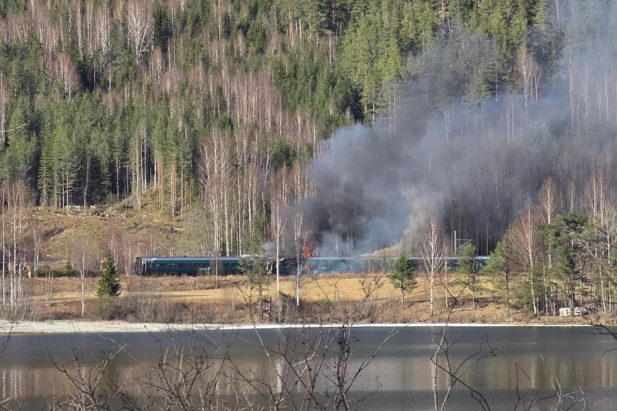 «Vy kan snart låne motto fra Dantes inferno.»
