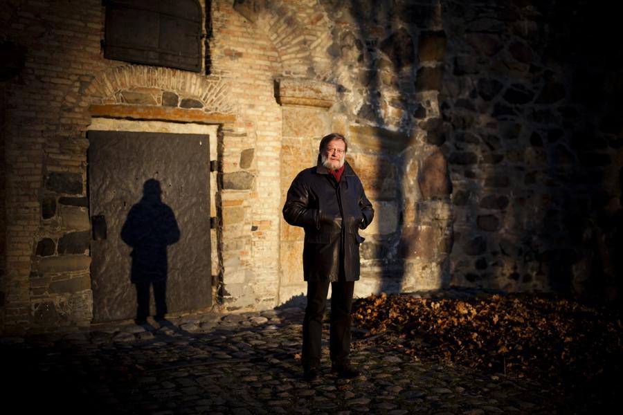 To år etter at boka «Hva visste hjemmefronten?» ble gitt ut, er den fremdeles gjenstand for hard debatt.