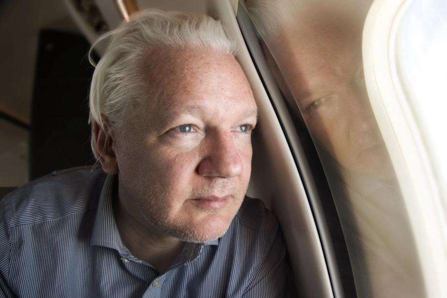 Støttespillere jubler over at Wikileaks-varsler Julian Assange er fri. 