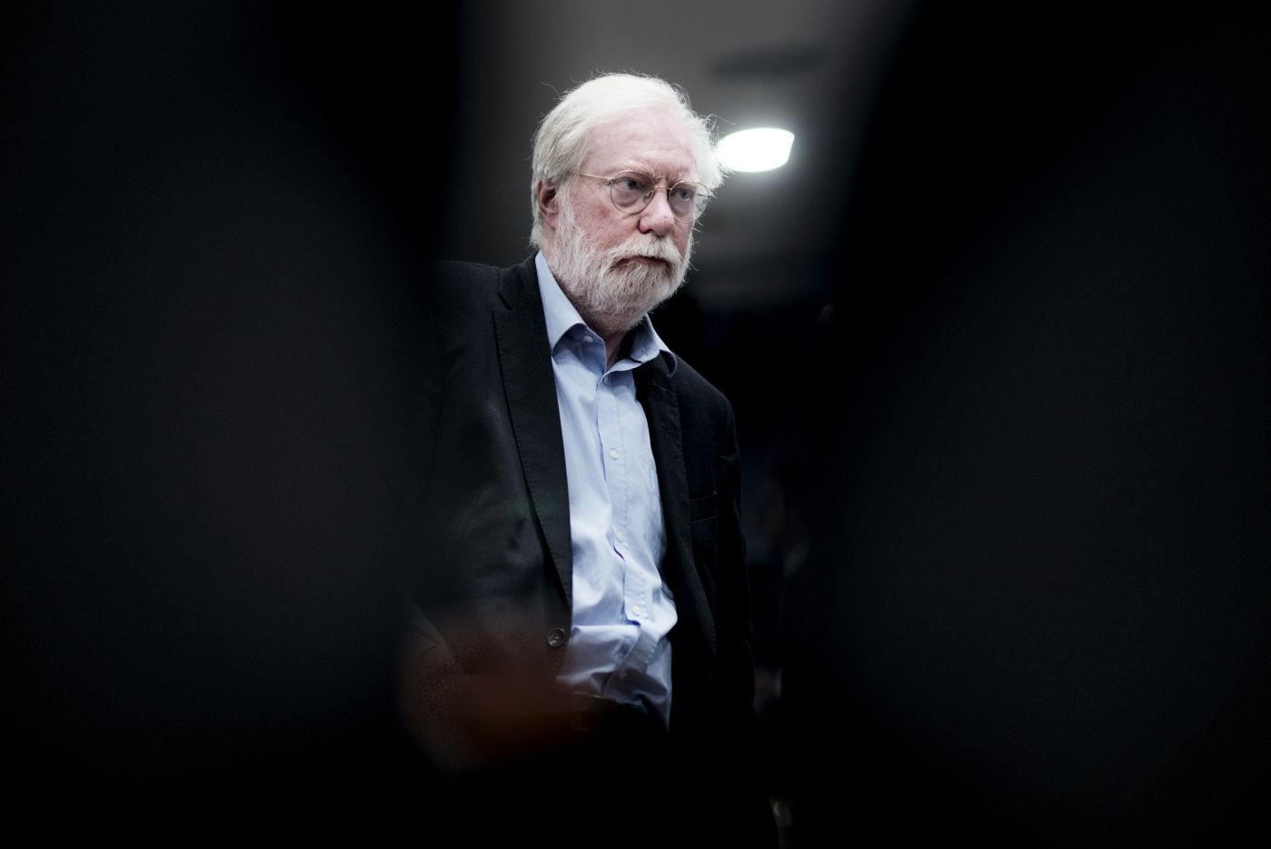 Paul Collier -  britisk sosialøkonom, direktør ved Centre for the Study of African Economies og professor ved University of Oxford. 
 Her deltar han på konferansen "Sustainable migration from poor to rich countries" i regi av European Migration Network (EMN)