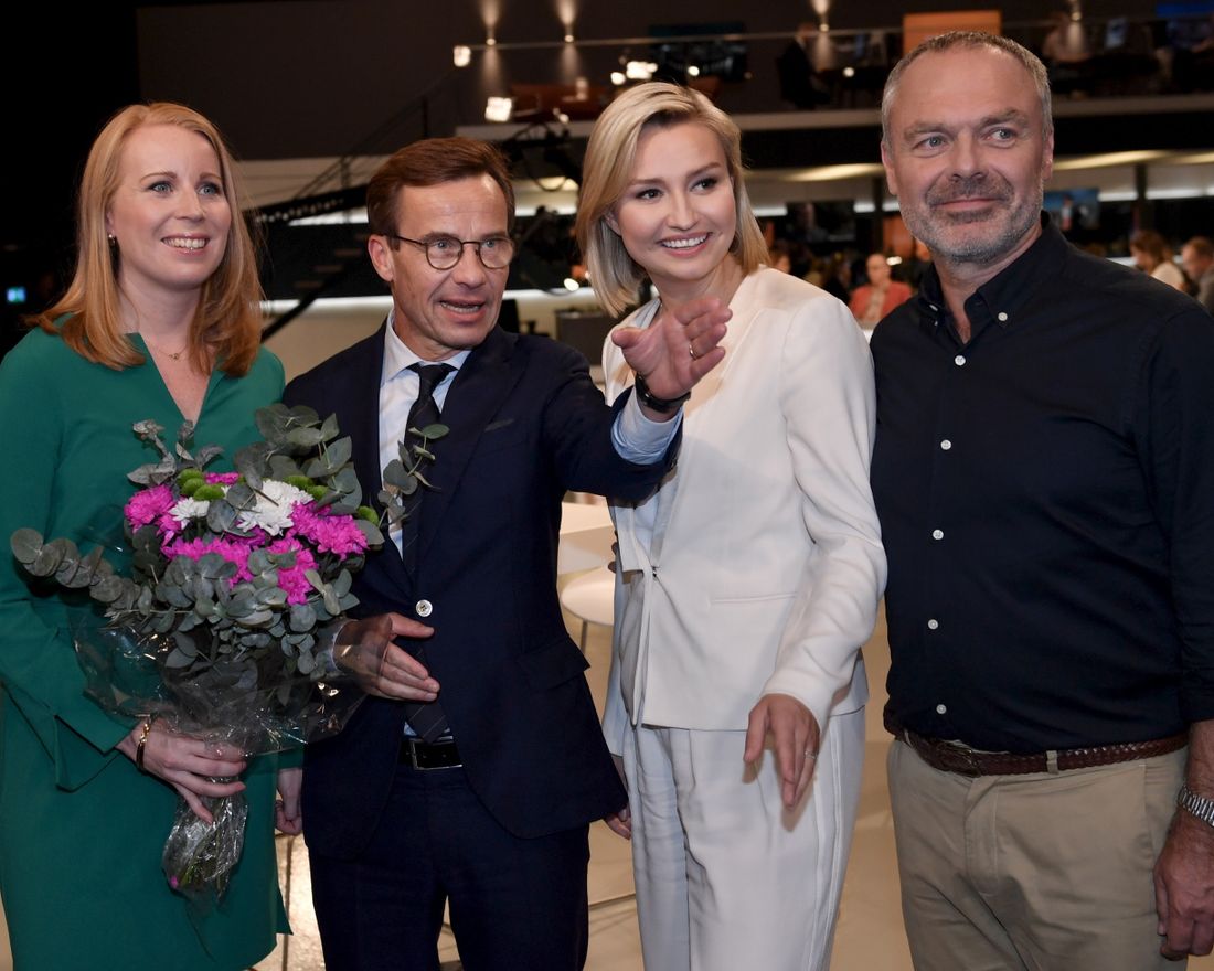 STOCKHOLM 20180909 
 Alliansens partiledare Annie Lˆˆf (C), Ulf Kristersson (M), Ebba Busch Thor (KD) och Jan Bjˆrklund (L) på SVT:s valvaka. 
 Foto: Stina Stjernkvist / TT / kod 11610