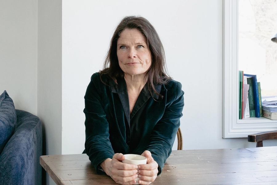 Cecilie Hellestveit er den eneste i vennegjengen som jobber med krig.