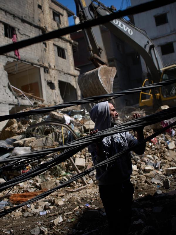 Til tross for våpenhvilen mellom USA og Iran fortsetter Israel krigen mot Libanon. Det er et forsøk på å spolere forhandlingene, mener analytikere.