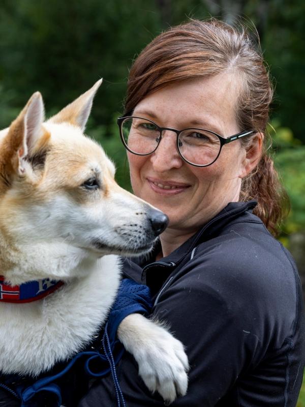 Når Stine Strander trenger trøst, er det Keira som kommer løpende.
