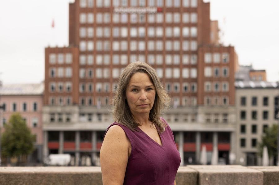 Arbeiderpartiets Trine Lise Sundnes mener forholdene i budbilbransjen er uverdige.