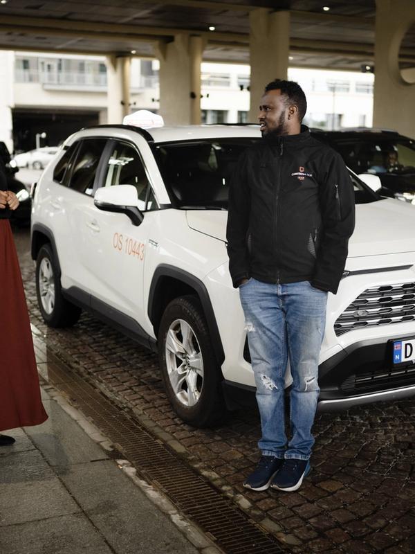 De rødgrønne partiene vil reversere taxireformen, men mangler en egen plan for bransjen.