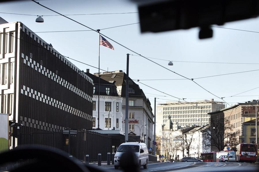 12 av 74 fikk mildere straff etter instruks om å flytte behandlingen i ambassadesaken fra 2010.