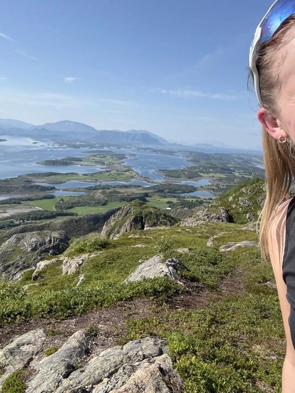 Maren Grøthe (24) ble «mansplainet» etikette på sin første slotssmiddag