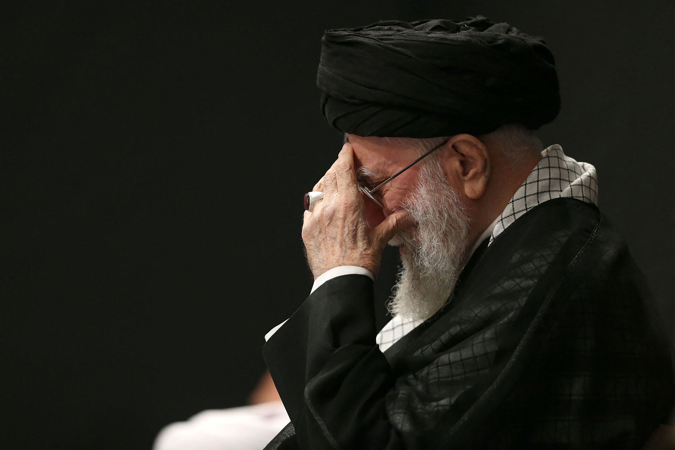 Presset: Ayatollah Ali Khamenei har ledet Iran siden 1989.