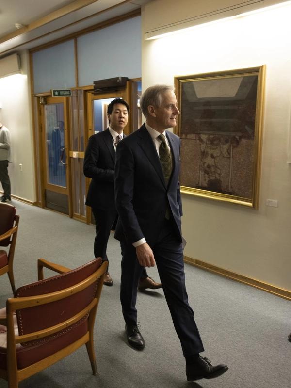 Statsminister Jonas Gahr Støre vil ha heile Stortinget med på ei støttepakke på 75 milliardar kroner til Ukraina. Det er uklart om Raudt blir med.