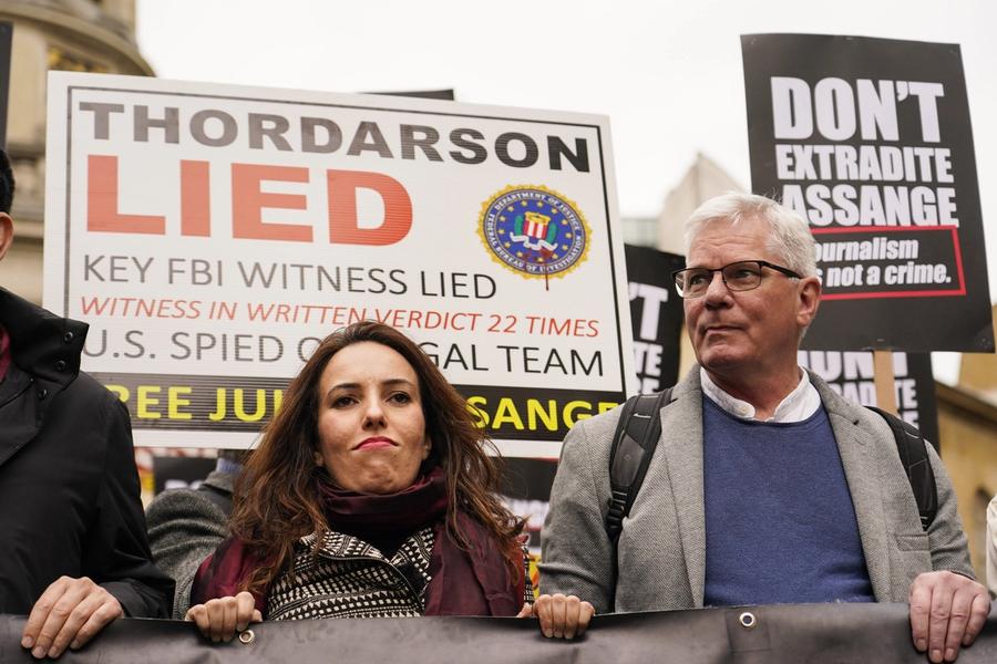 USAs sak mot Julian Assange har fått skudd for baugen, men det endrer lite.