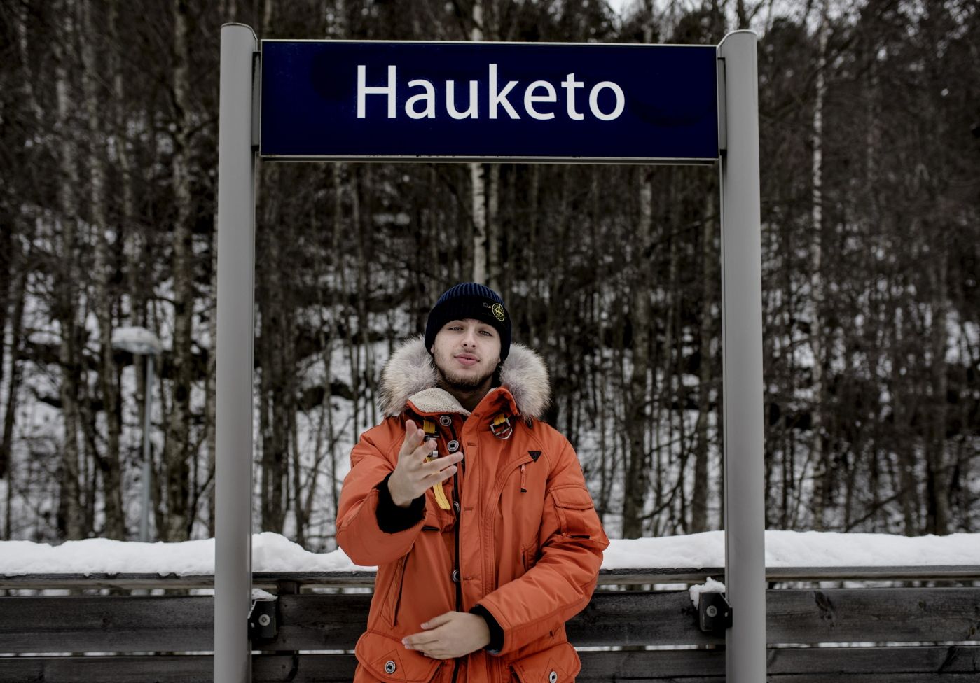 Adam Ezzari på Hauketo t-banestasjon