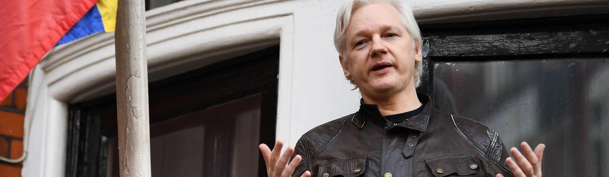 Bildet av Wikileaks' Julian Assange er tatt 19. mai 2017 ved Ecuadors ambassade i London.