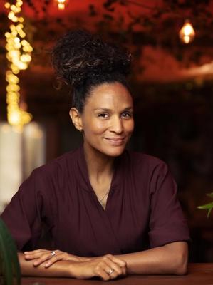 «Verdens største fortellinger»: Haddy Njies gjenfortellinger av myter, eventyr og sagn er livfulle og varme.