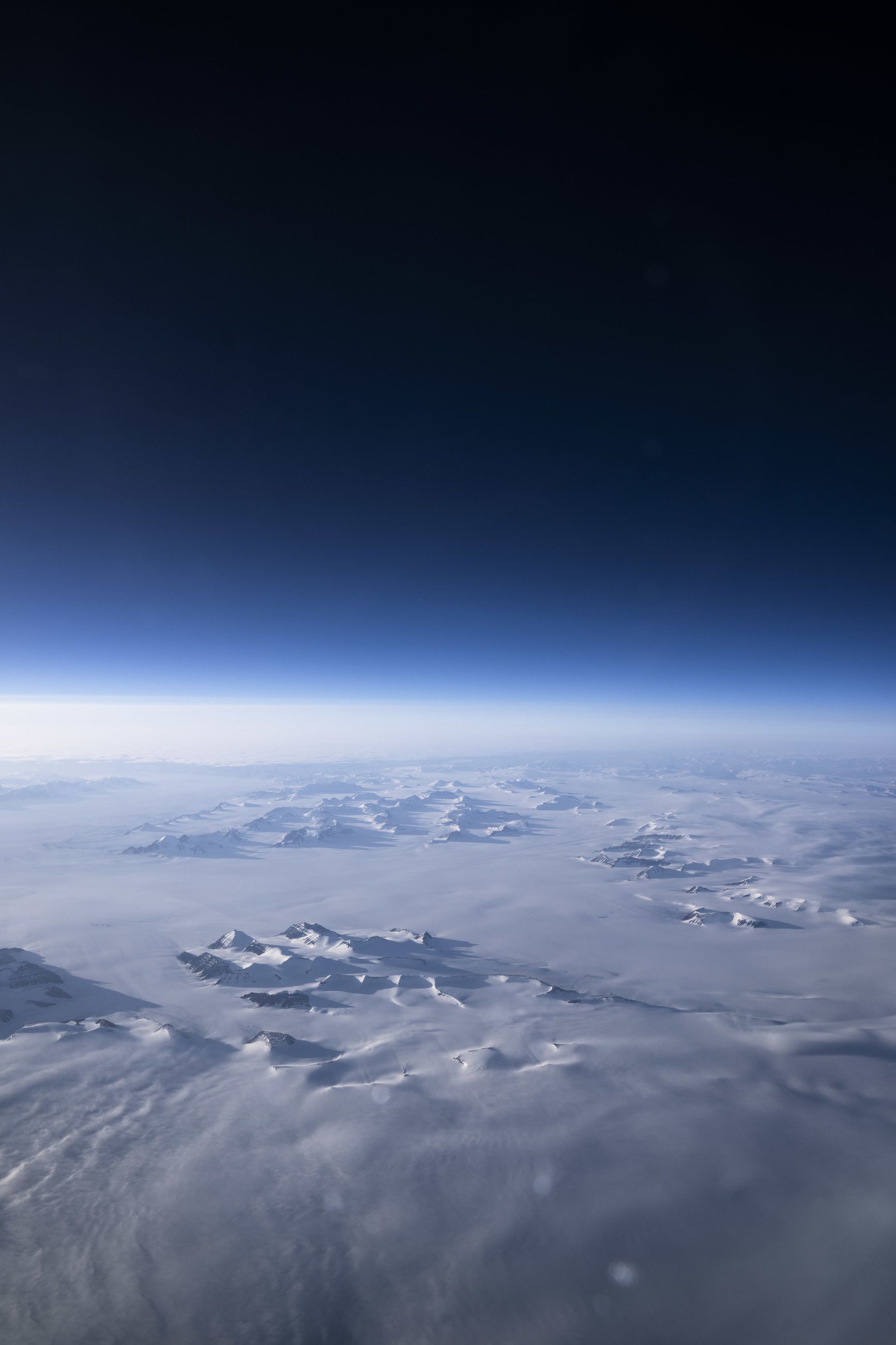 KALDT: Flyfoto av Pituffik Space Base i Nord-Grønland, der det amerikanske luftvåpenet tidligere hadde sin base på øya.