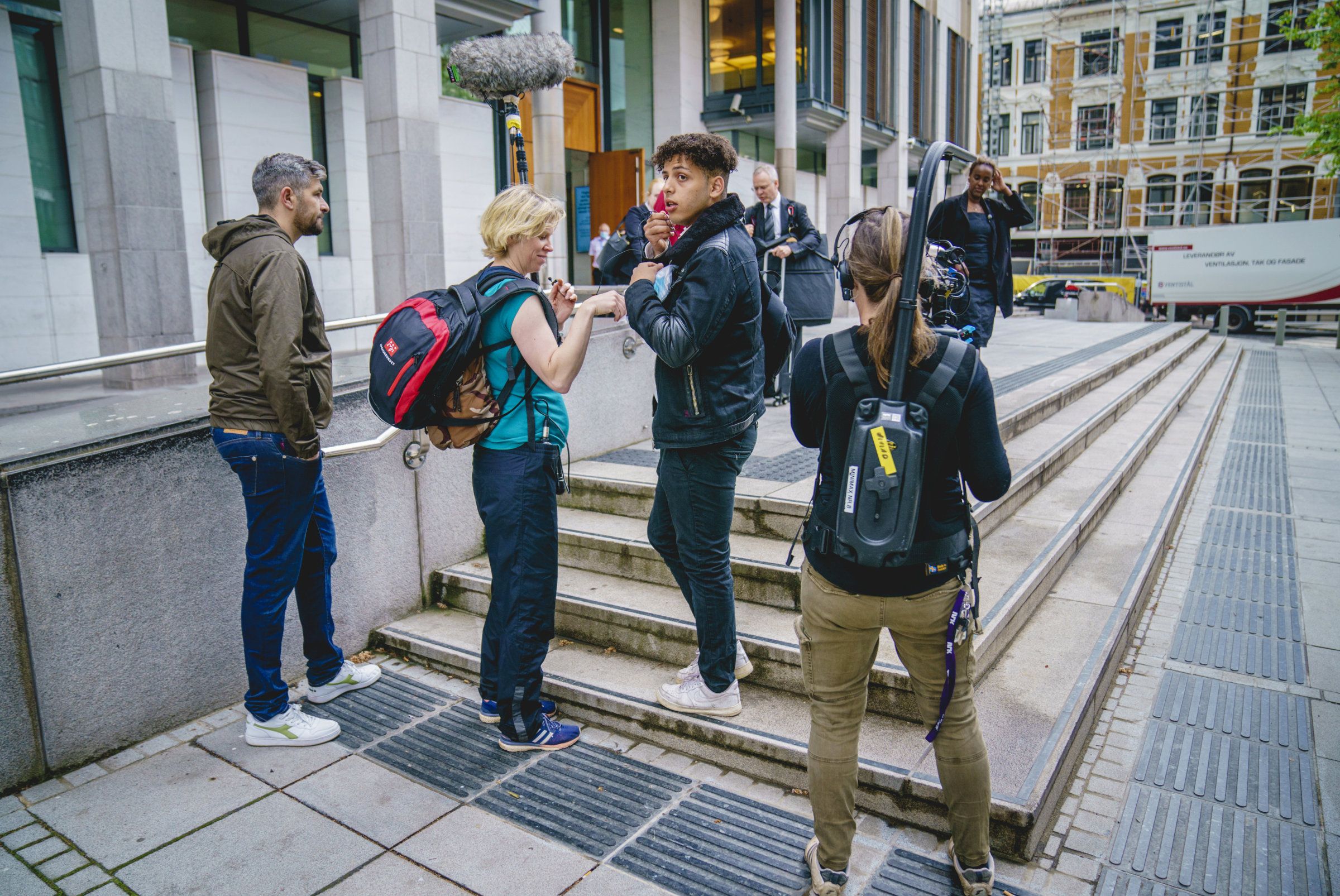 Oslo 20210614. 
 Mustafa Hasan møter Utlendingsnemnda (UNE) i Oslo tingrett for å kjempe om videre opphold i Norge. Leo Ajkic og et tv-team fulgte Mustafa til tingretten. 
 Foto: Stian Lysberg Solum / NTB
