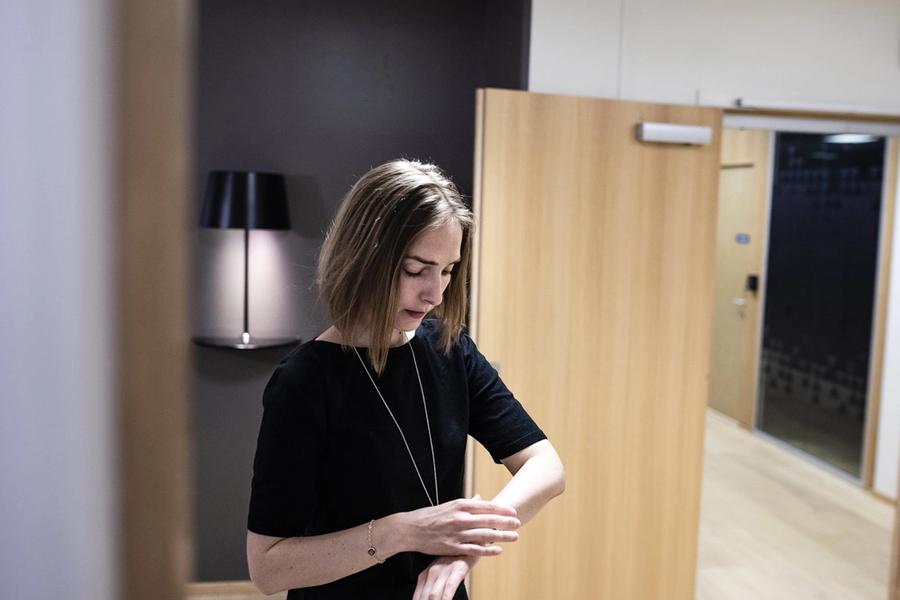 Næringsministeren avviser kritikk og forsvarer toppjobb til statsrådskollega.