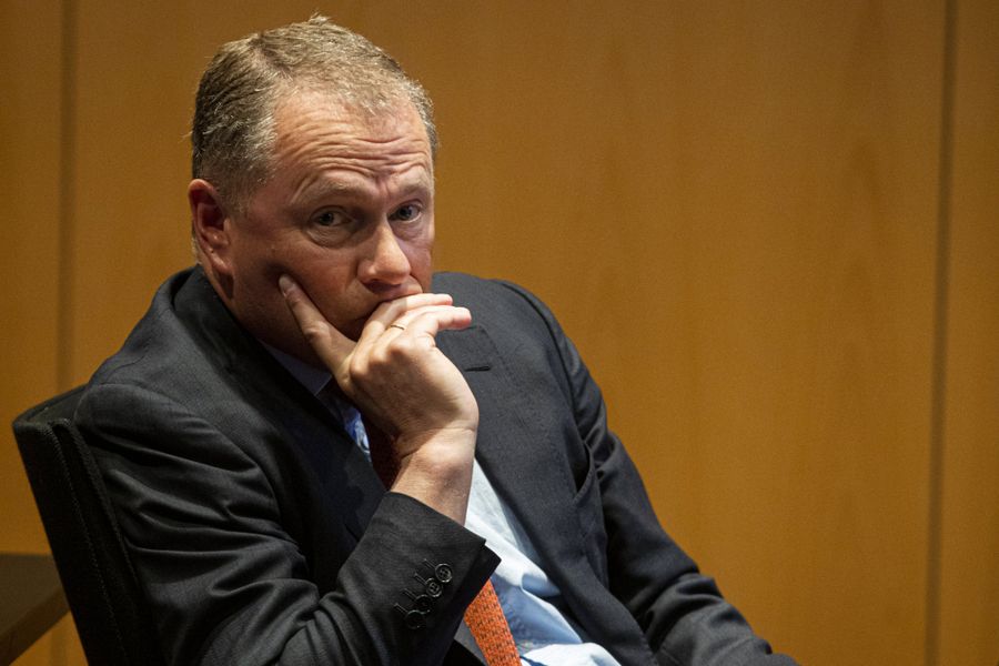 Jusprofessor seier finansministeren kan vrake Tangen.