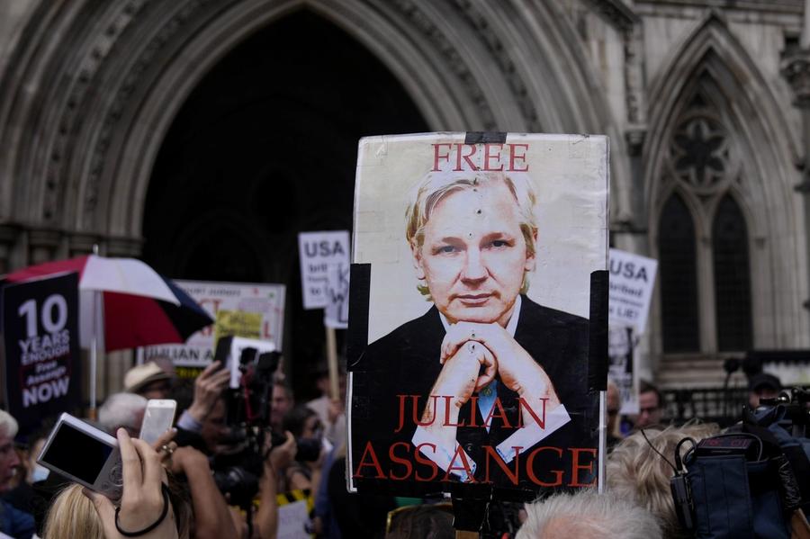 Wikileaks-redaktør overrasket over Assange-avgjørelse.
