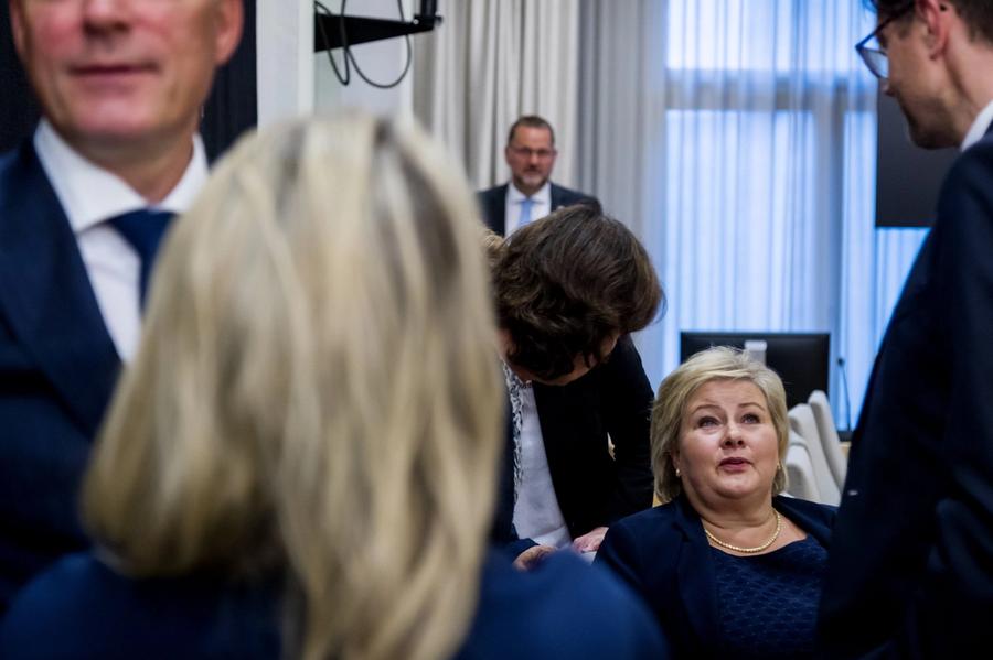 Statsministeren og næringsministeren kalles inn på teppet etter ansettelse.